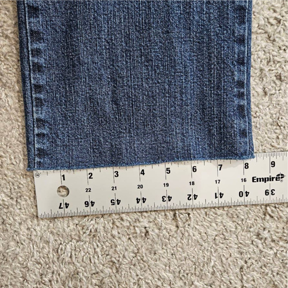 Lilly Pulitzer Women's Cut Off Jeans Pants Cropped Embroidered Size 8 - Picture 11 of 15